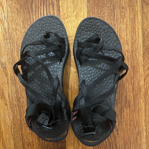 Women’s black ZX/2 classic Chacos - Picture 2 of 4